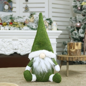 Gnomo di Natale verde con barba bianca e cappello a punta per decorazione natalizia nordica