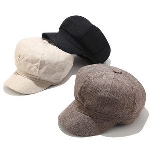 Drei Newsboy-Mützen in Creme, Schwarz und Kaffee aus Wollstoff mit strukturierter Optik