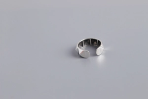 Detail of S925 sterling silver minimalist open ring with geometric diamond-cut pattern