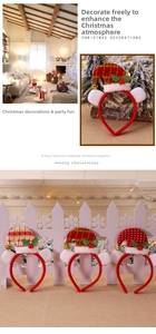 Détails de serre-tête de Noël avec mini-chapeaux à carreaux, houx et petites cloches