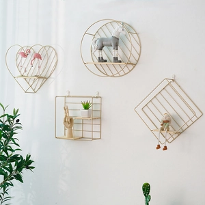 Estantes de pared geométricos nórdicos de metal dorado con base de madera decorativa