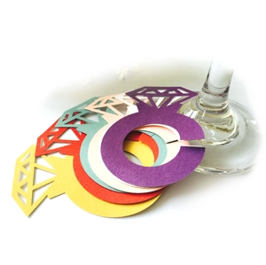 Laser-cut diamond ring shaped paper place cards for wine glass decoration in various colors