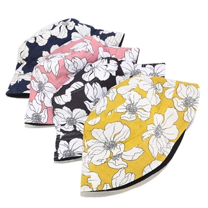 Wende-Fischerhüte aus Baumwolle mit Blumenmuster in Marine, Rosa Schwarz und Gelb
