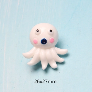Macro shot of white cartoon octopus resin accessory with 26x27mm size marking