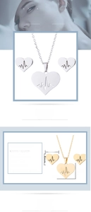 Vista dettagliata del set collana e orecchini a forma di cuore in acciaio inossidabile