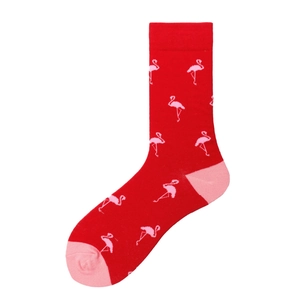 Chaussettes de skate rouges avec motif flamant rose et talons et pointes roses