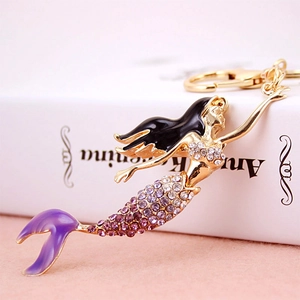 Porte-clés sirène étincelant avec strass violets dégradés et finition métal doré