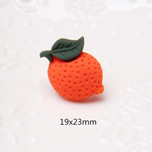 Macro di accessorio arancione in resina opaca 19x23mm con foglie verdi per fai da te e hobby