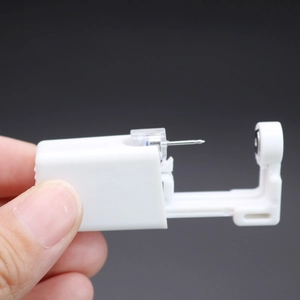 Manual disposable ear piercing gun tool with integrated stainless steel stud