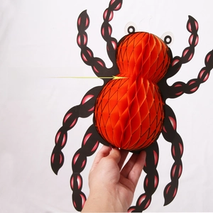 Detail der 3D-Halloween-Winnenspinne aus hochwertigem orange-schwarzem Papier mit Wabenstruktur