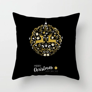 Détail de la housse de coussin de Noël noir et or avec texte de vœux de fête