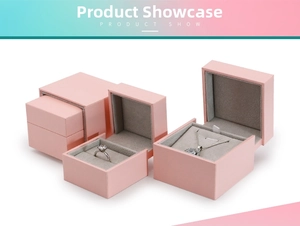 Set di scatole regalo rosa per gioielli con interno in velluto grigio per anelli e collane