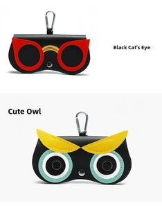 Détail d'étuis à lunettes hibou et œil de chat avec mousquetons et texture similicuir