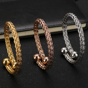 Bracelet manchette torsadé en trois couleurs, or, argent et or rose poli