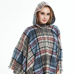 Mantella con cappuccio da donna con motivo a quadri colorati per l'autunno e l'inverno