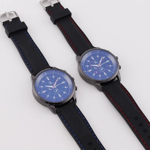 Orologio sportivo da uomo con quadrante blu, cinturino in silicone nero e cassa in metallo