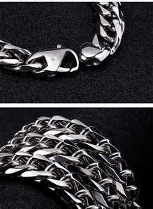 Close-up of 316L stainless steel curb chain with lobster clasp and material engraving