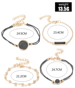 Detailansicht des böhmischen Armbandsets mit schwarzem Marmorstein und Goldperlen