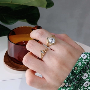 925 silver vintage gold plated zircon ring set with teardrop stone and V shape band