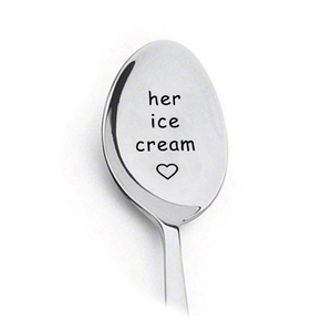 Edelstahl Kaffeelöffel mit eingraviertem 'her ice cream' Text und Herzsymbol