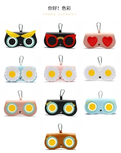 Présentation de dix étuis à lunettes créatifs en similicuir PU avec mousquetons