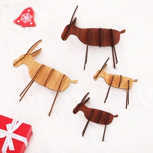 Set de rennes de Noël en bois DIY en tons naturels et marron pour décoration de bureau