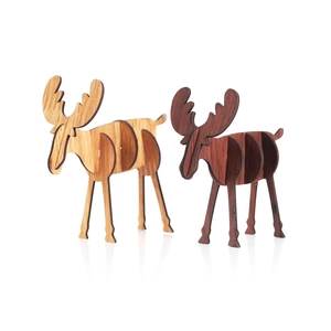 Décoration de renne en bois 3D DIY avec finitions en bois clair et rouge foncé laser
