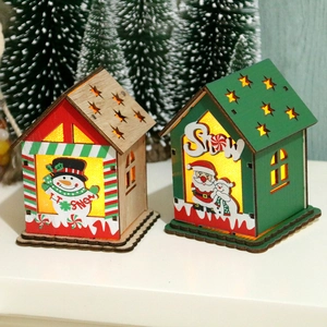 Maison de Noël lumineuse en bois avec éclairage LED et motifs d'étoiles évidées