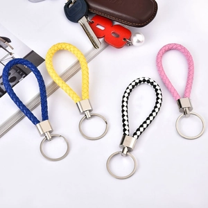 Portachiavi in pelle intrecciata in vari colori con anello in metallo lucido per borse