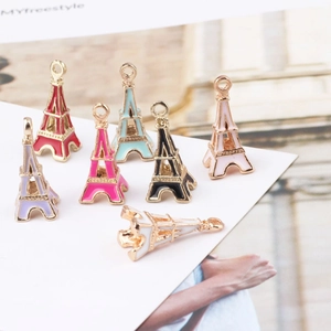 Ciondoli colorati a forma di Torre Eiffel in smalto e lega per gioielli fai da te