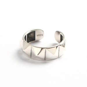 Minimalist S925 sterling silver open ring featuring a punk style geometric rivet design