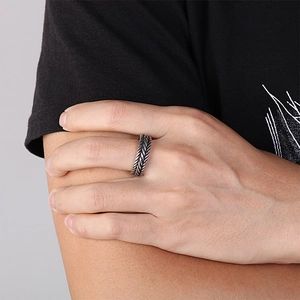 Men's punk vintage twisted chain stainless steel ring with a retro braided wheat pattern
