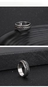 Detailed view of silver punk chain ring with engraved wheat pattern in retro finish