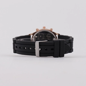 Fashionable women's three-dial quartz watch with black silicone strap and rose gold case