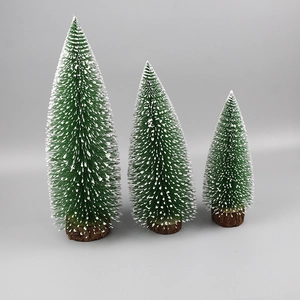 Three-piece set of mini green sisal Christmas trees with snow effect and wooden bases