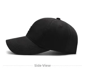 Vue latérale de la casquette de baseball noire en coton avec visière incurvée