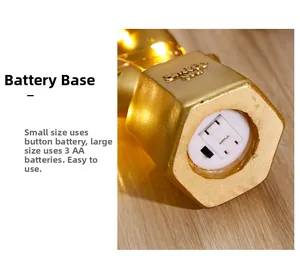 Detail der sechseckigen goldenen Basis mit Batteriefach und Schalter für Kaktuslicht