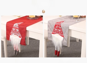 Chemins de table de Noël rouges et gris avec jambes de gnomes et barbes en peluche