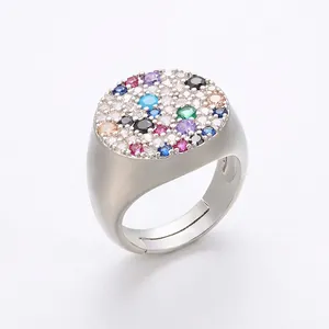Anello regolabile in argento con fascia larga e zirconi multicolori incastonati a micro-pave