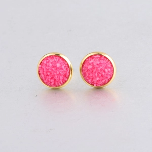 Detailed close-up of 10mm round gold-plated stud earrings with sparkling pink druzy inlay
