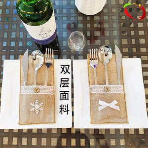 Pochette à couverts en lin avec dentelle et bouton pour décoration de table rustique