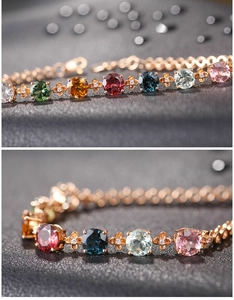 Elegante bracciale in oro rosa 18K con gemme colorate e dettagli floreali raffinati