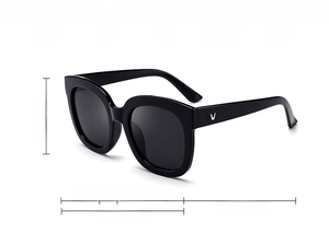 Detailed view of black square oversized sunglasses 5137 showing full frame dimensions