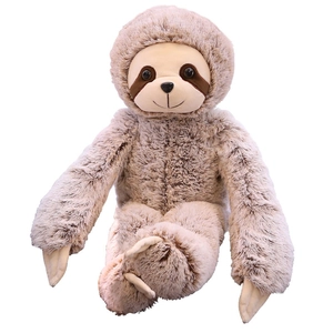 Peluche de paresseux moelleuse avec long poil marron et visage mignon sur fond blanc