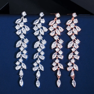 Detailed view of long leaf-shaped tassel earrings in silver and rose gold with zircon