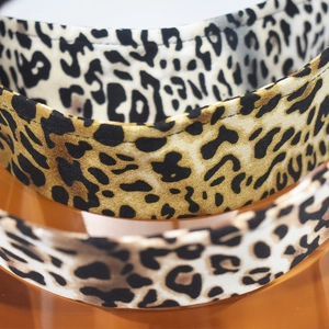 Chapeau de soleil d'été à imprimé léopard avec motifs bicolores et coutures de qualité