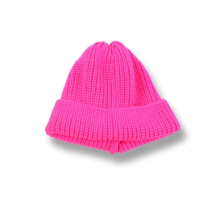Berretto in maglia rosa fluo per bambini con risvolto classico e trama a costine