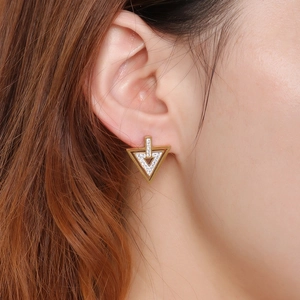 Parure élégante en acier titane doré avec boucles d'oreilles triangle et diamant