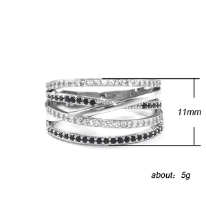 Verflochtener Ring mit schwarzen und weißen Zirkonia im Seilknoten-Design, 11 mm breit