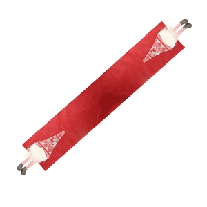 Chemin de table de Noël rouge avec poupées gnomes 3D et détails en peluche douce